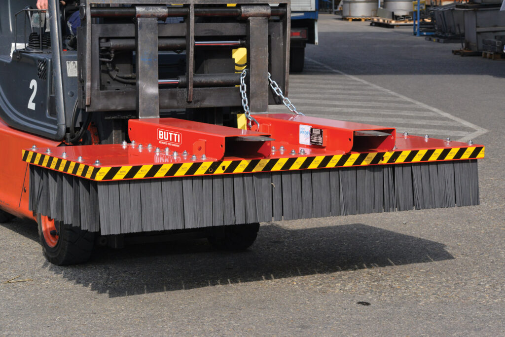 Szczotka uniwersalna na wozku 1