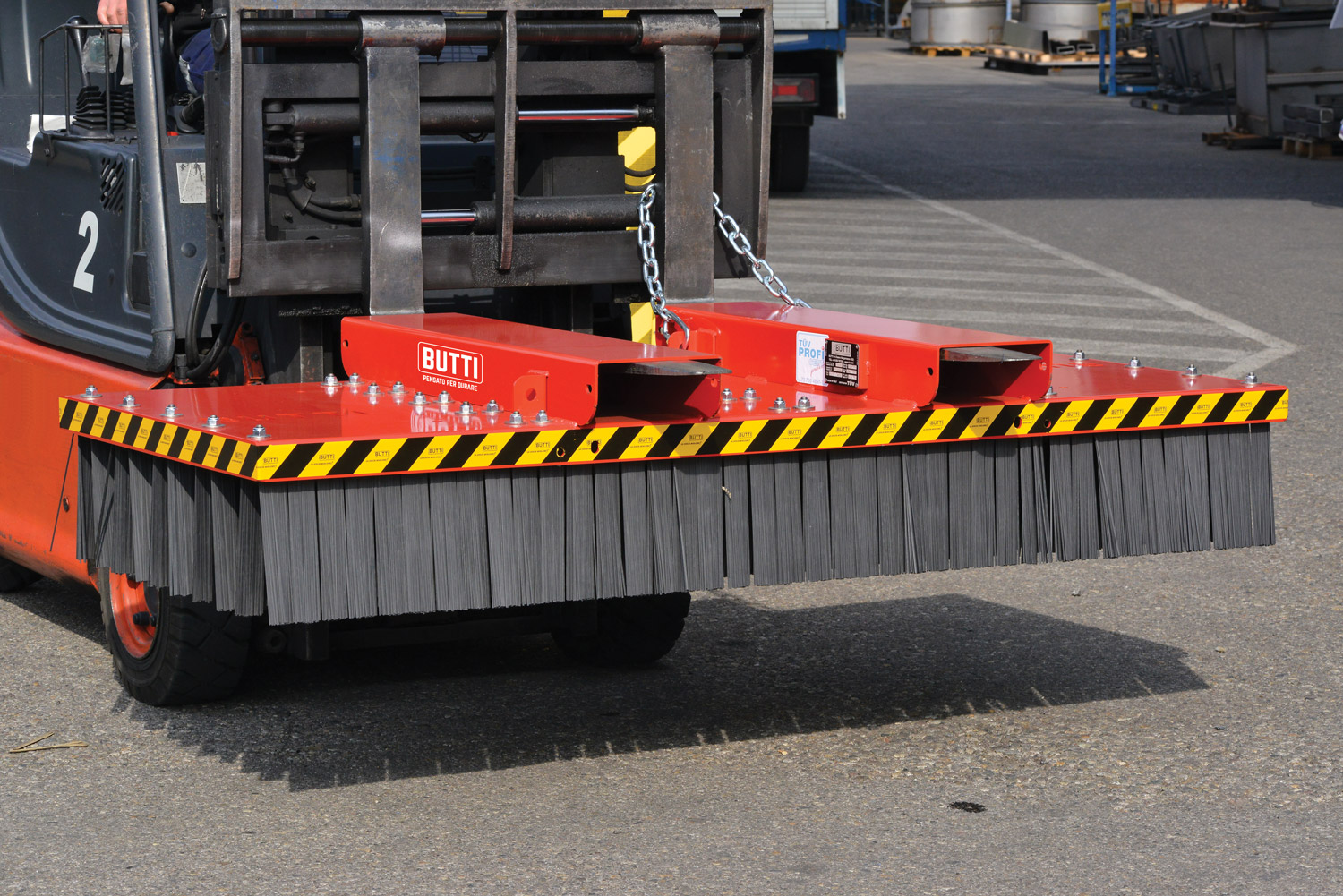 Szczotka uniwersalna na wozku 1